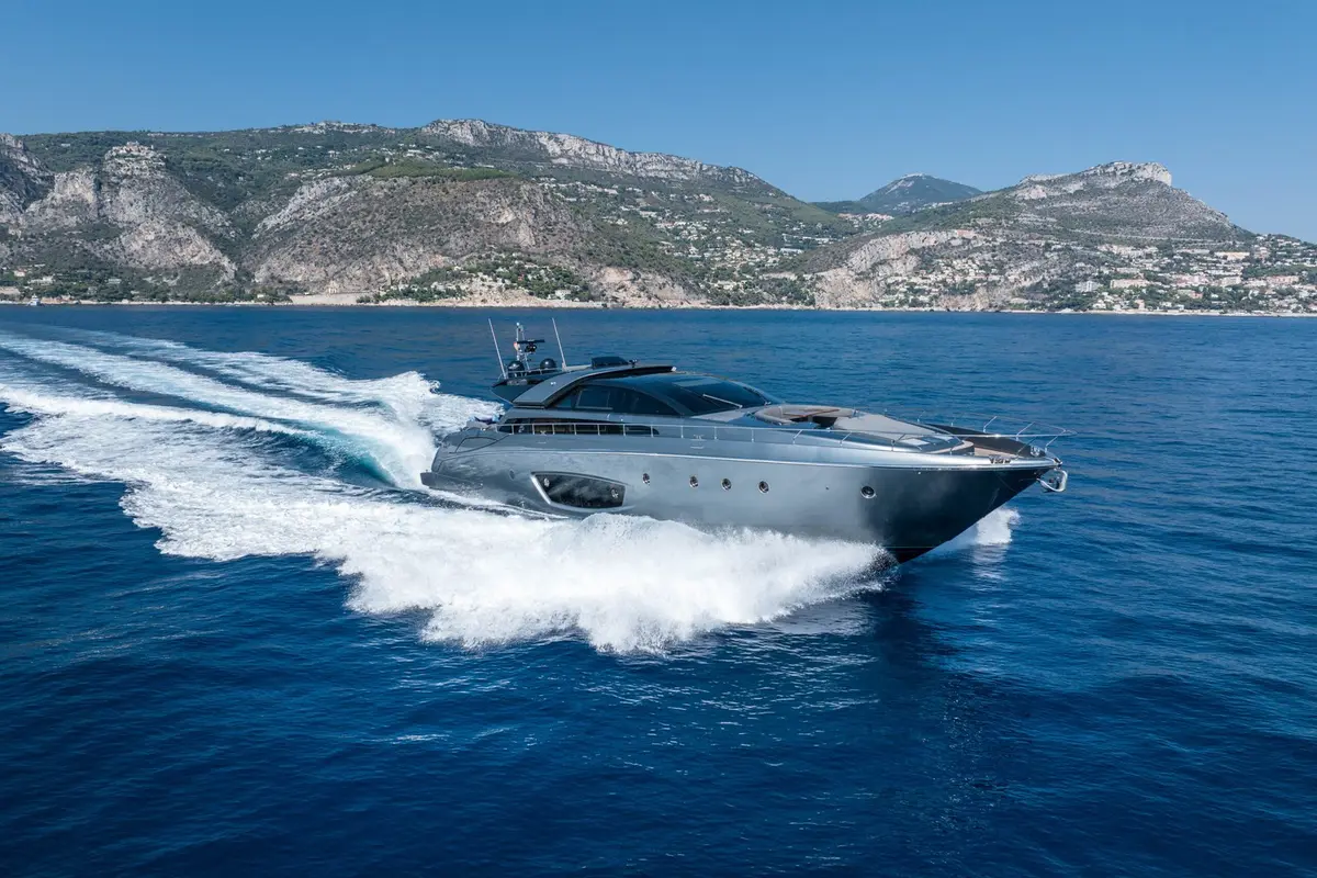Riva 86 Domino, внешний вид — Mallorca Yachts Hire, Майорка