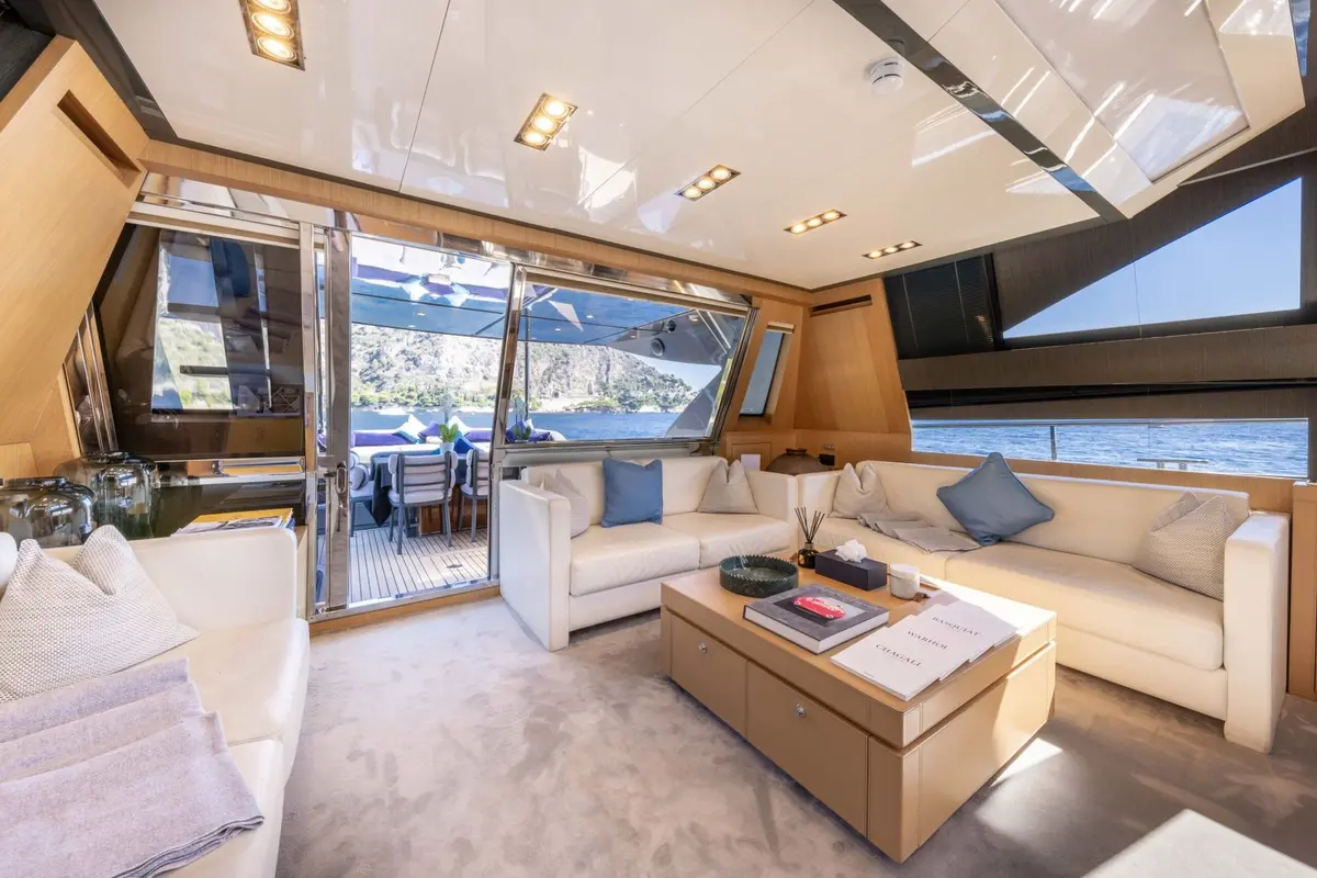 Riva 86 Domino, главная палуба — Mallorca Yachts Hire, Майорка